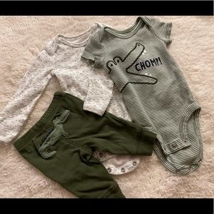 3 Piece Carters Newborn Clothing lot. Worn once or Never worn!!